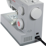 SINGER Heavy Duty 4423 machine side