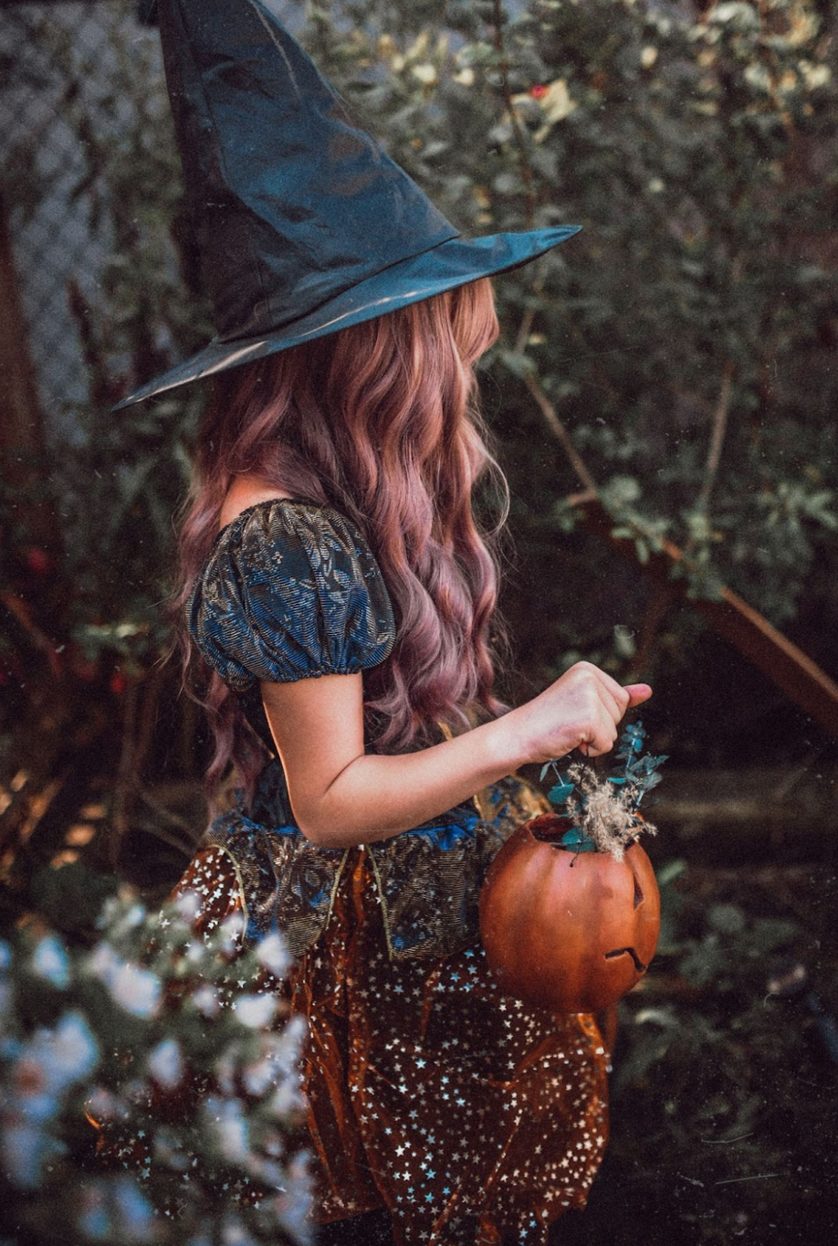Handmade Trick-or-Treat Bags: A Fun and Practical Beginner Sewing Project with Singer